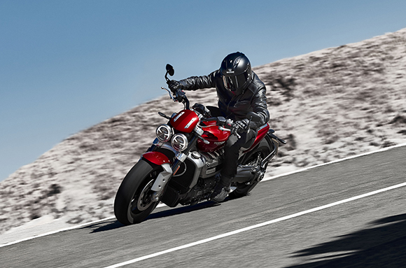 究極の性能と堅牢なロードスター【新型 ROCKET 3 R DEBUT FAIR】